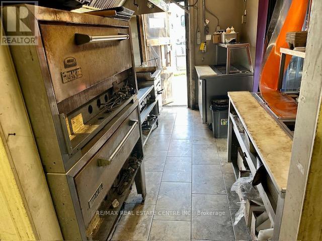 1385 Shawson Drive W, Mississauga, Ontario  L4W 1C4 - Photo 23 - W12236432