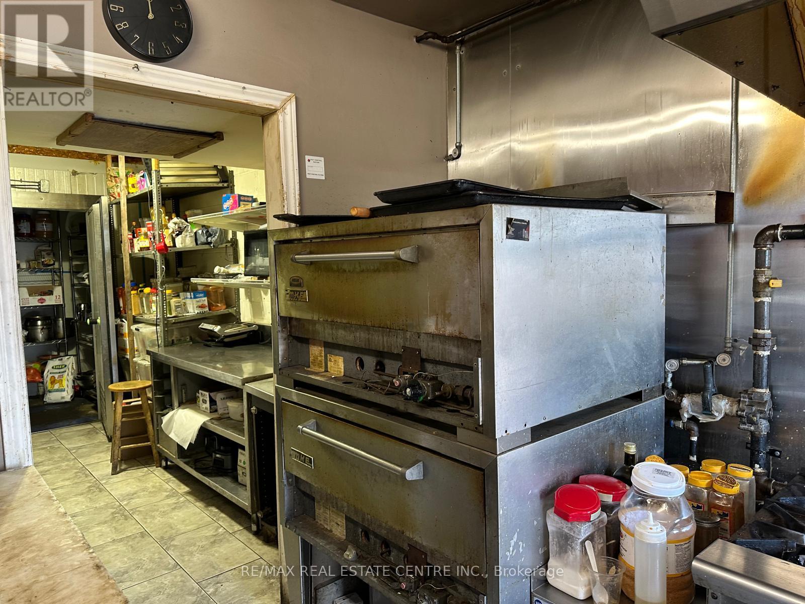 1385 Shawson Drive W, Mississauga, Ontario  L4W 1C4 - Photo 5 - W12236432