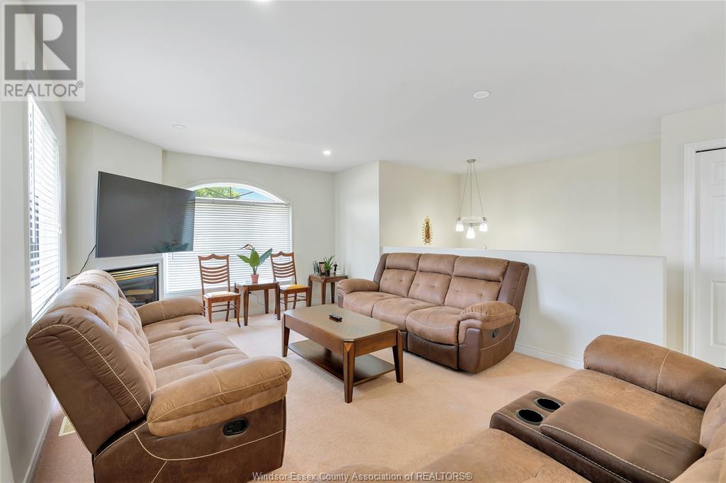 Property at 592 BANWELL image 4