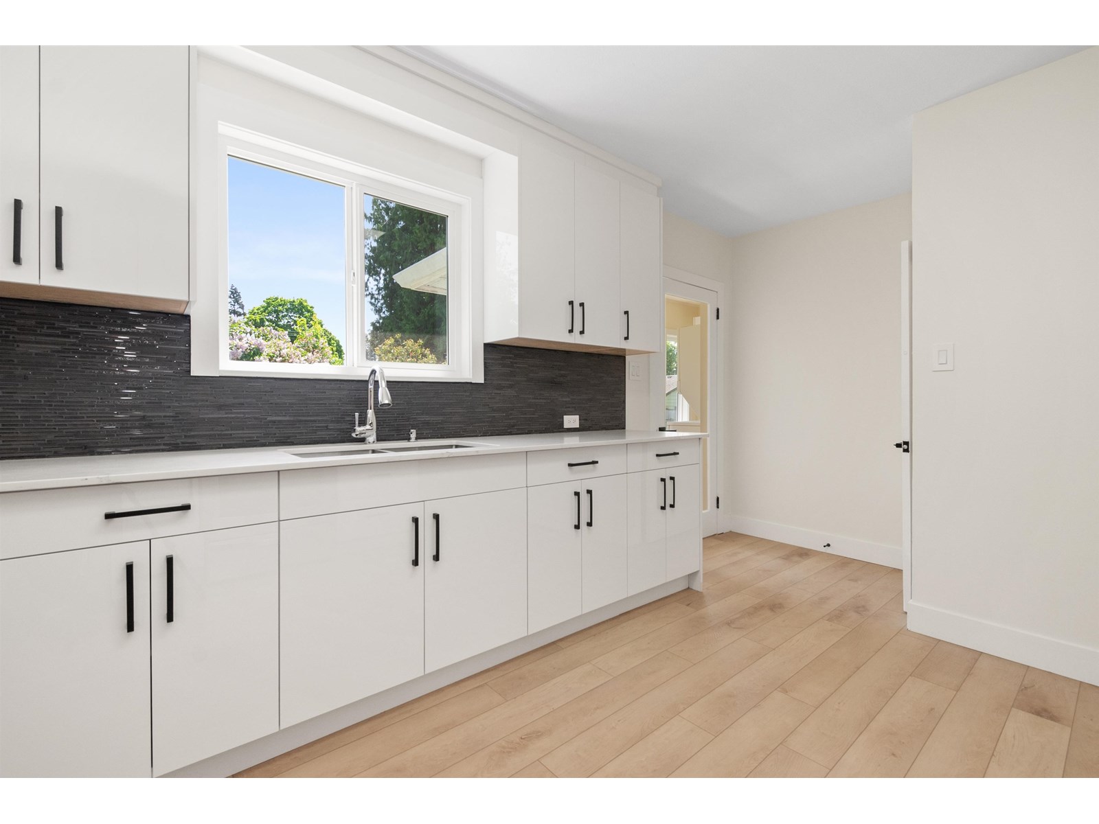 Property at 46124 MELLARD AVENUE image 4