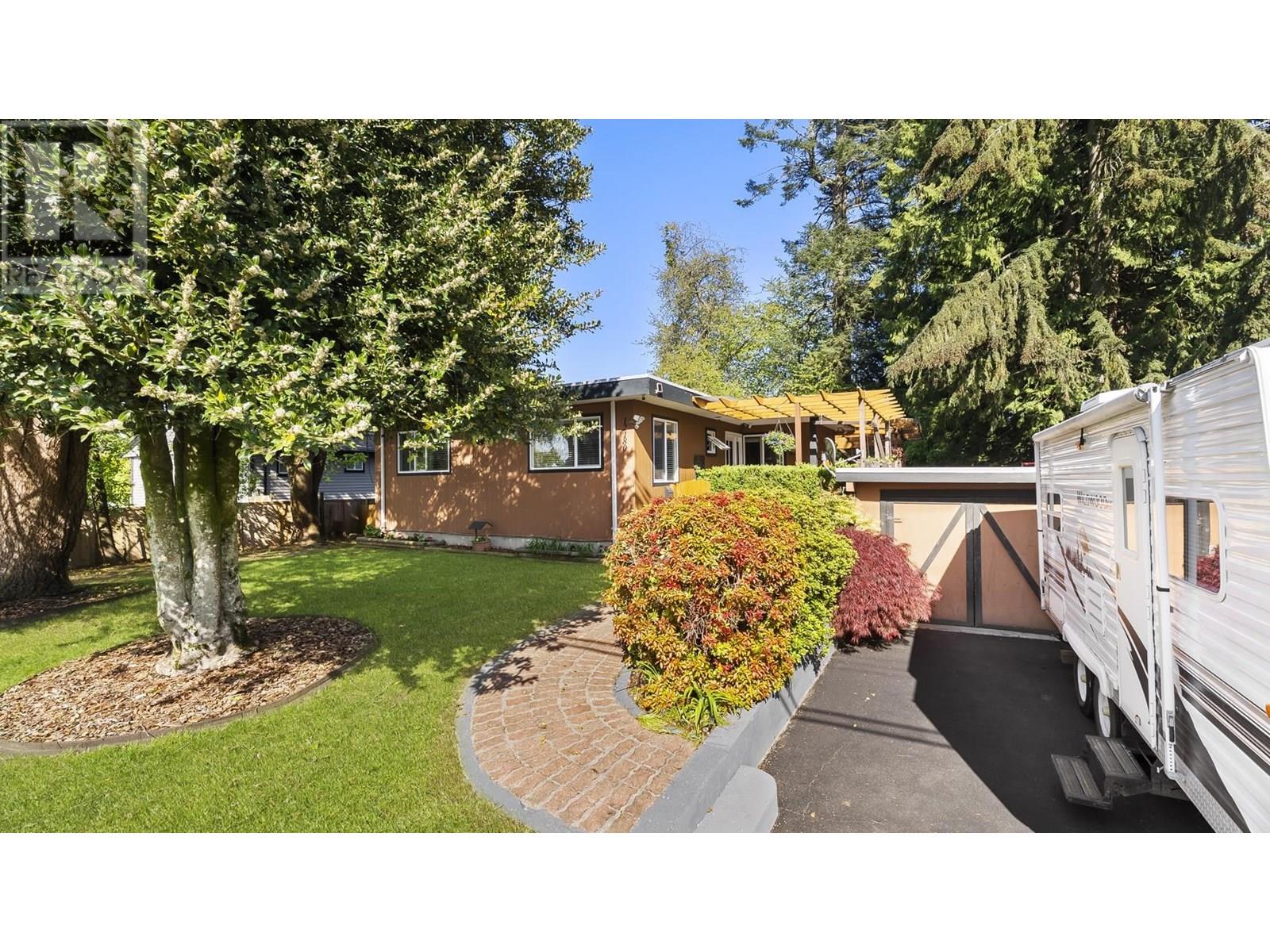12180 YORK STREET, maple ridge, British Columbia V2X5R9