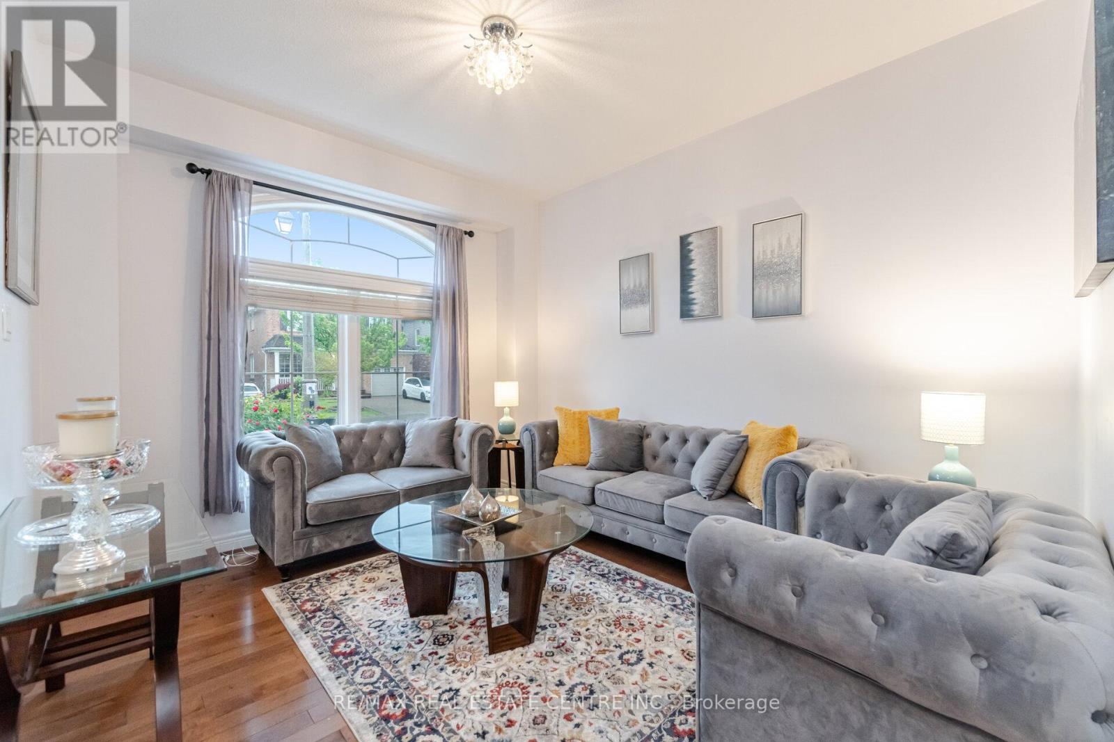 Property at 343 MONTREAL CIRCLE image 5