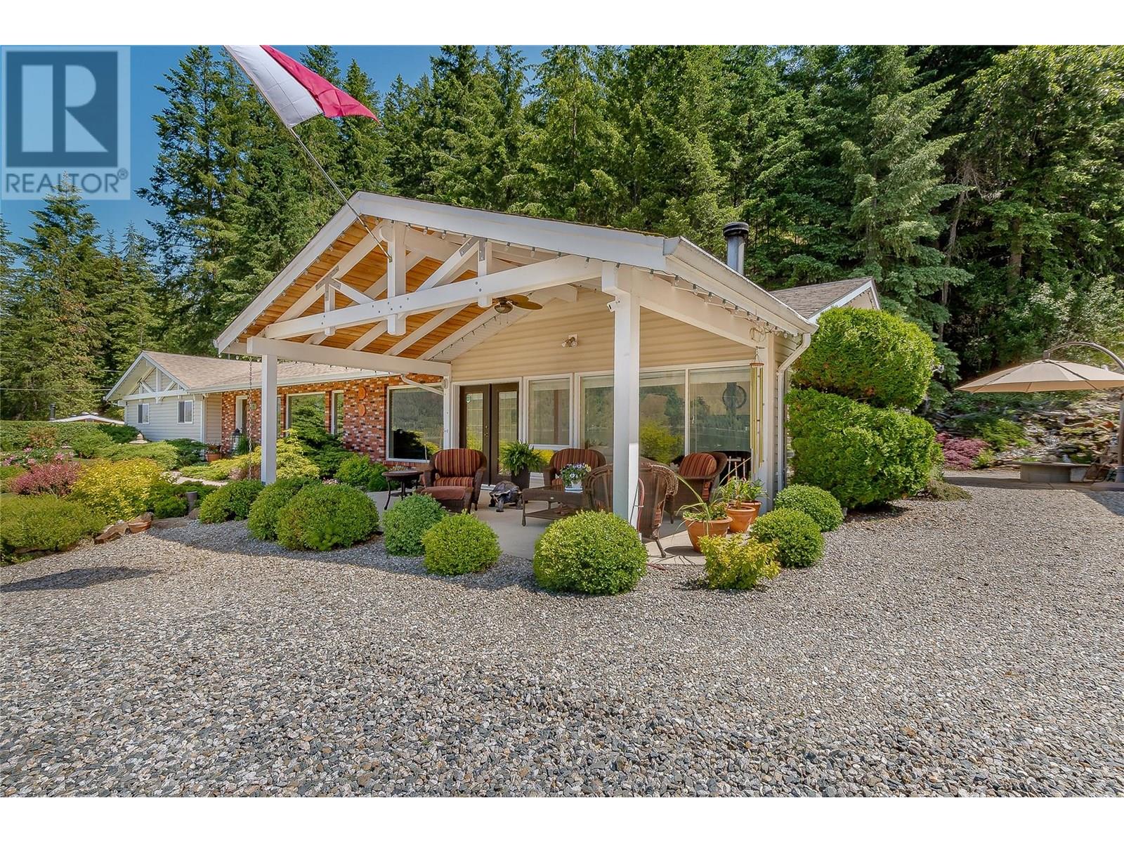 9178 Clancy Frontage Road, mara, British Columbia