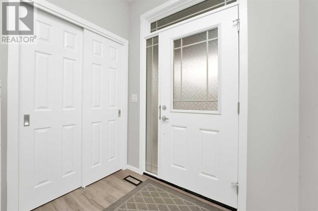 Property at 14 Yorkstone Manor SW image 2