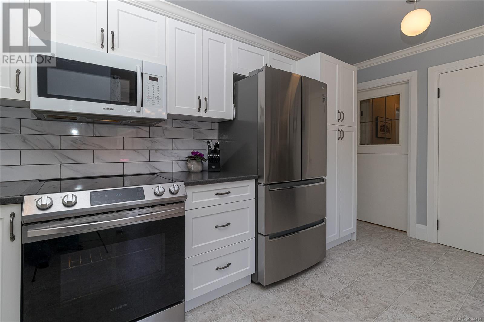 Property at 932 Tattersall Dr image 4