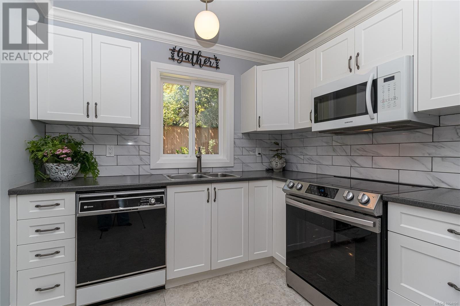 Property at 932 Tattersall Dr image 5