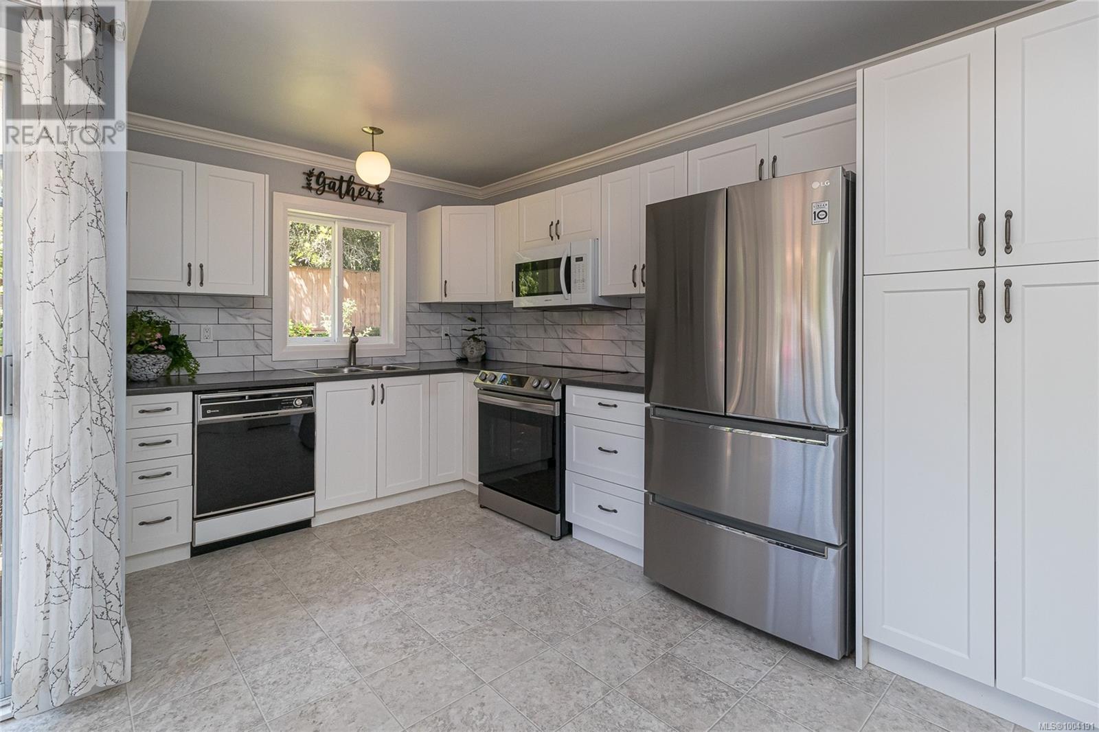 Property at 932 Tattersall Dr image 3