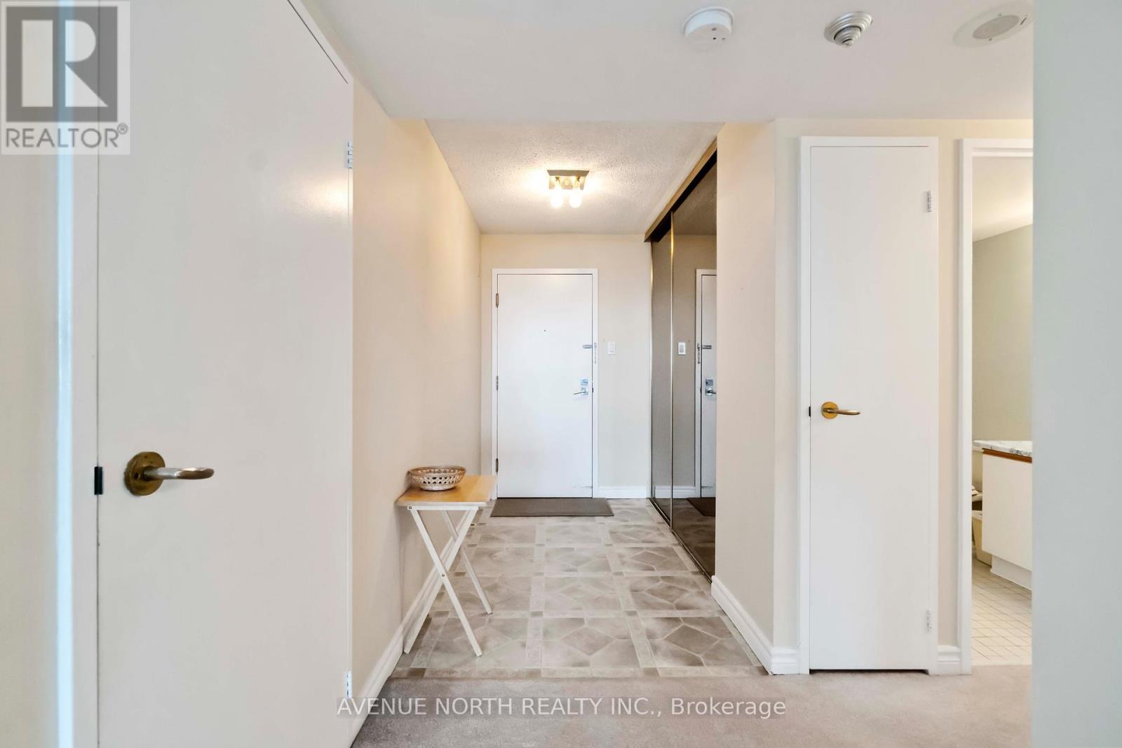 2401 - 1500 Riverside Drive, Ottawa, Ontario  K1G 4J4 - Photo 5 - X12236605