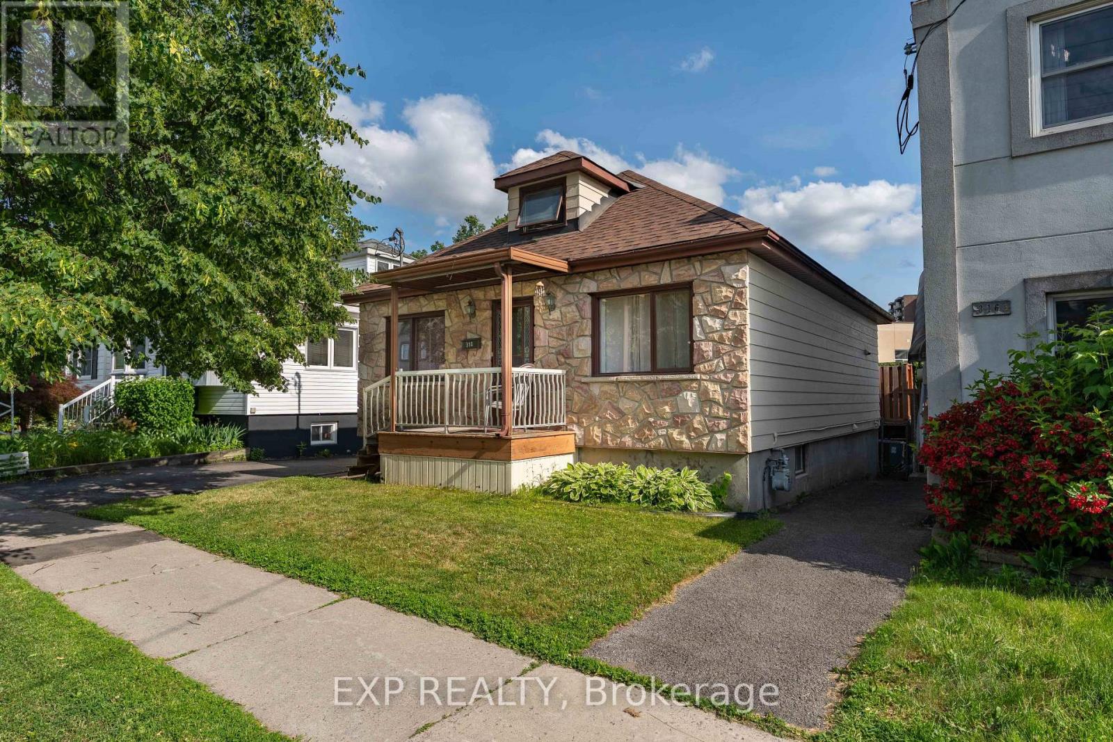 Property at 318 MONTFORT STREET image 1