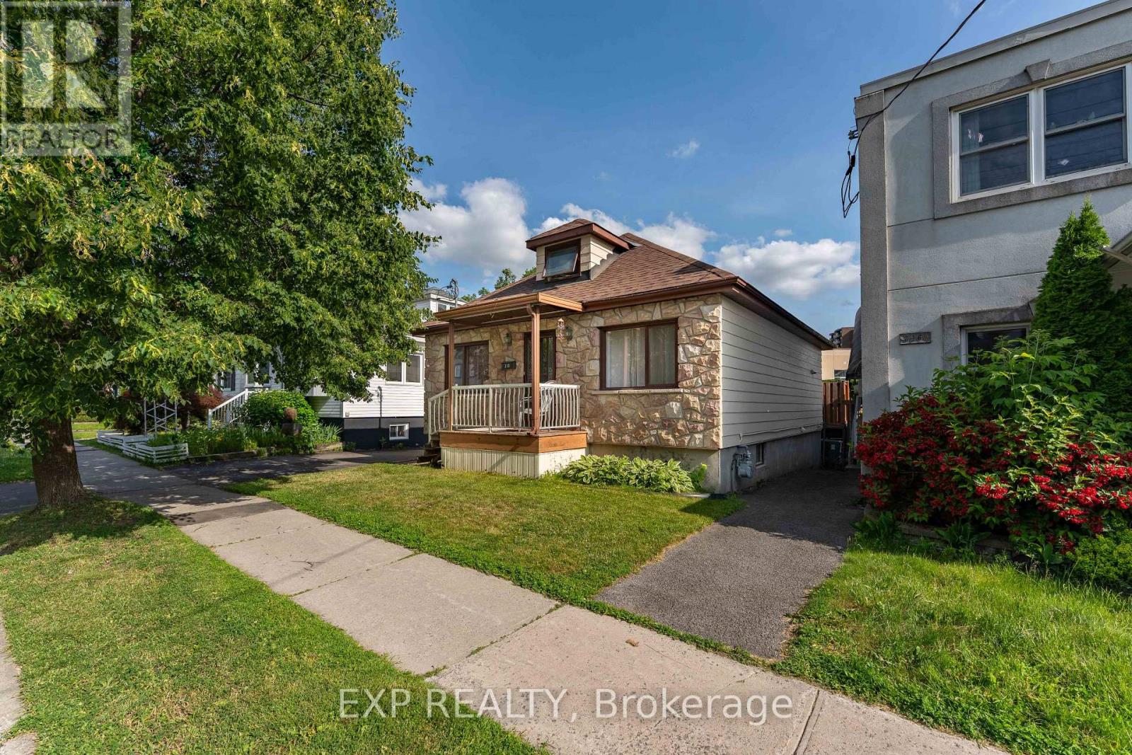 Property at 318 MONTFORT STREET image 3