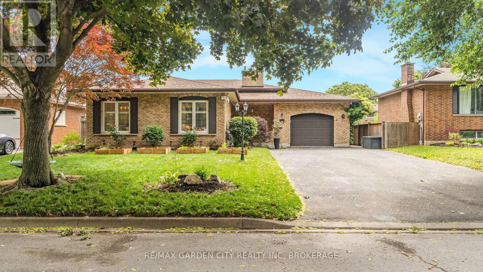 Property at 8 JESSICA DRIVE image 1