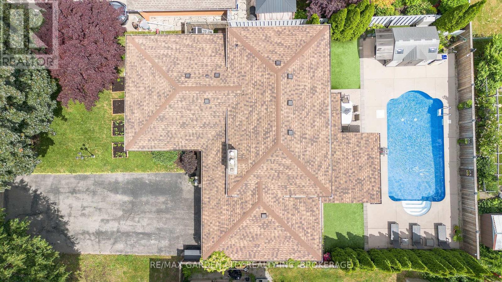 Property at 8 JESSICA DRIVE image 3
