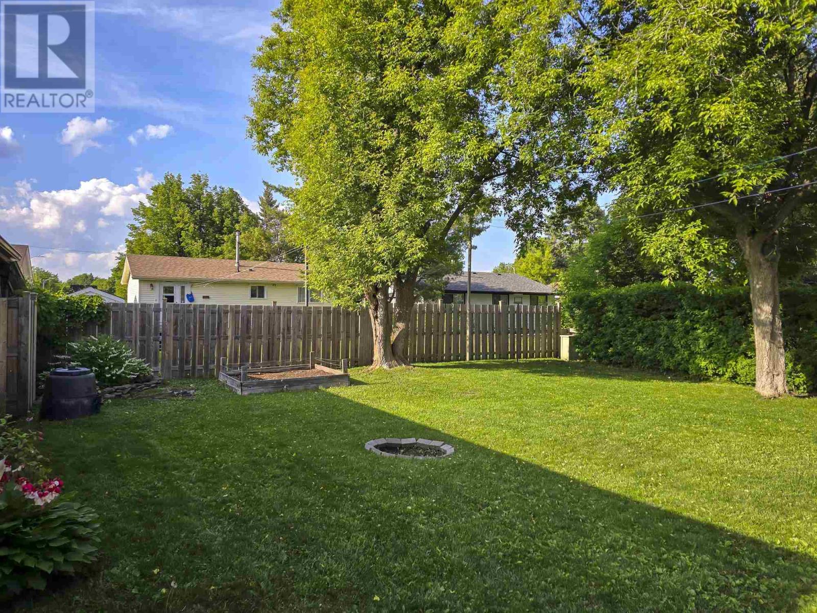 Property at 543 Churchill DR W image 4