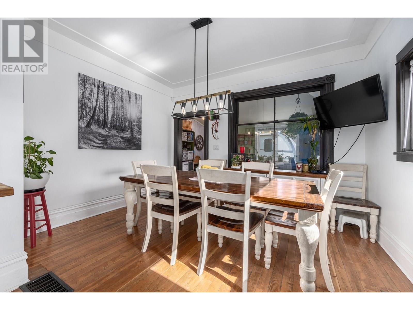 Property at 253 ROYAL Avenue image 4