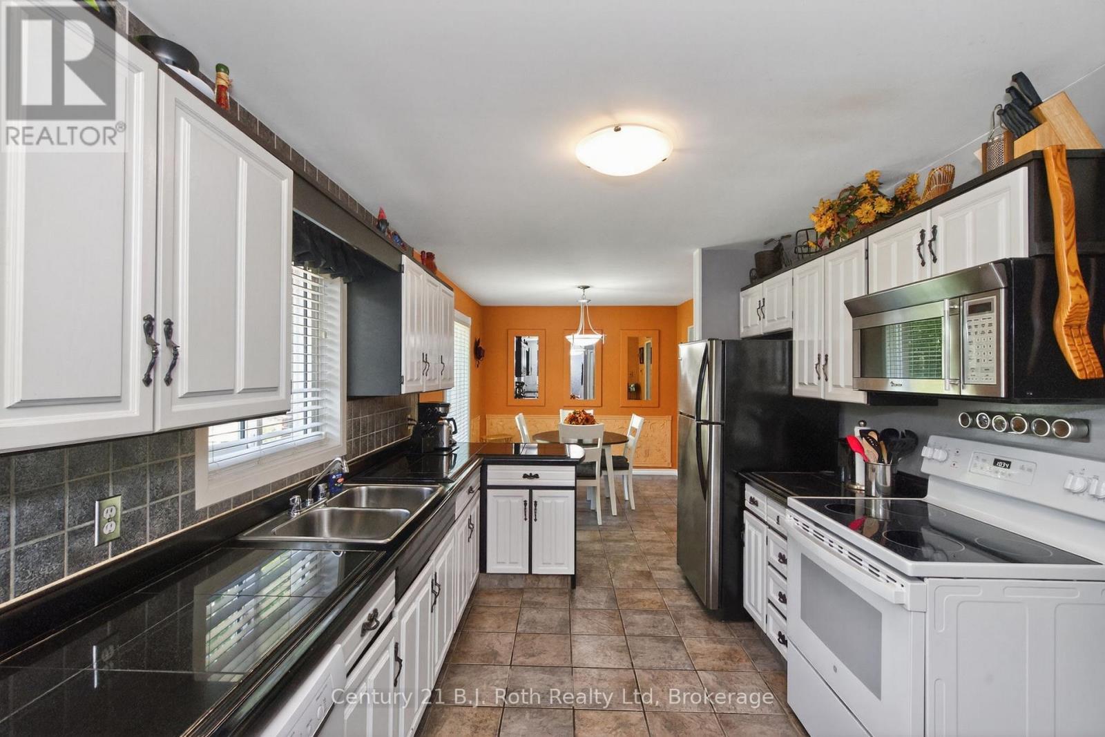 573 Lafontaine Road E, Tiny, Ontario  L9M 0S3 - Photo 11 - S12236641