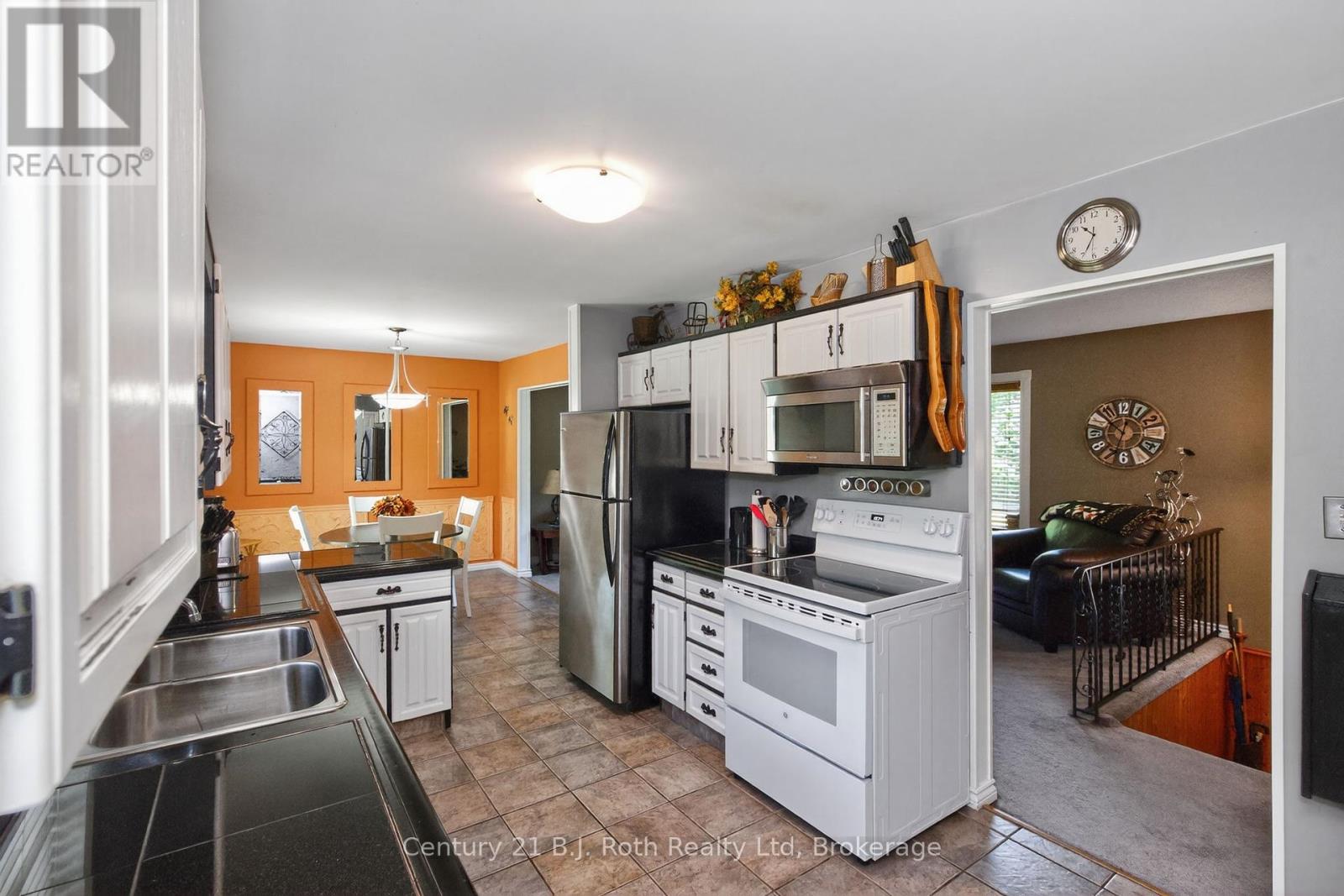 573 Lafontaine Road E, Tiny, Ontario  L9M 0S3 - Photo 12 - S12236641