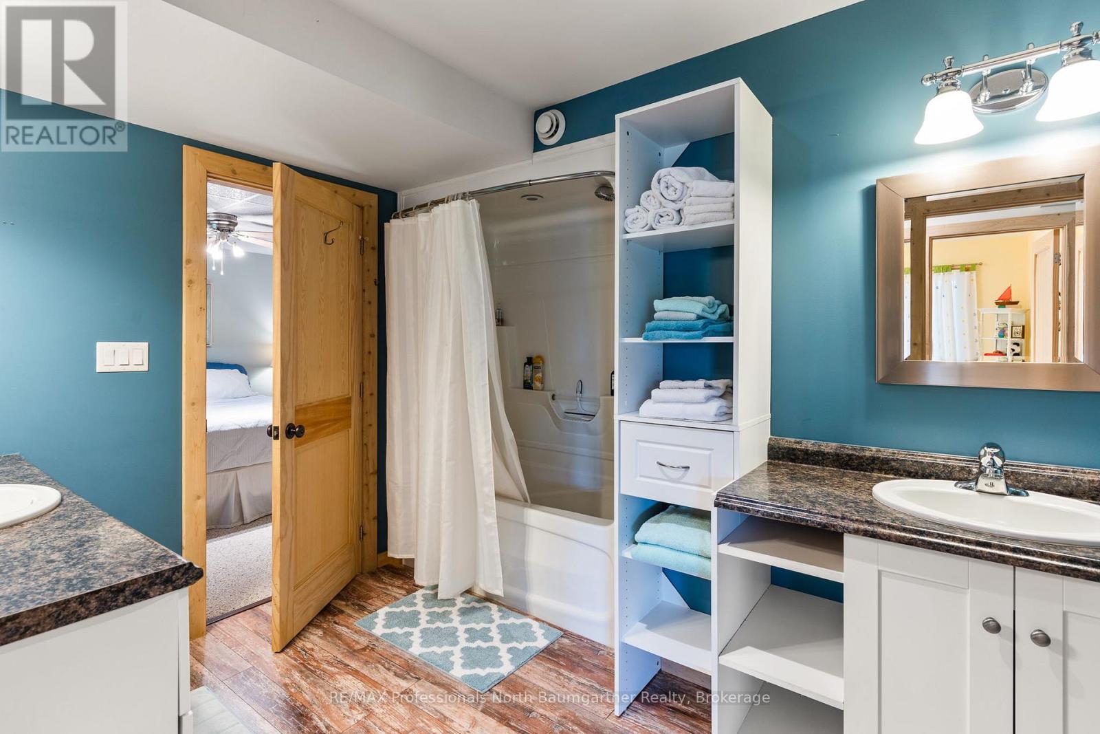 1132 Trapline Trail, Dysart Et Al, Ontario  K0M 1S0 - Photo 36 - X12236651