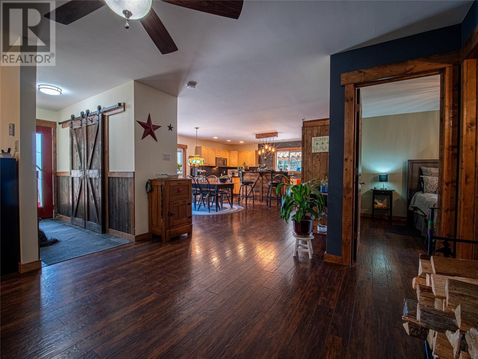 7957 3 Highway, Yahk, British Columbia  V0B 2P0 - Photo 13 - 10352480