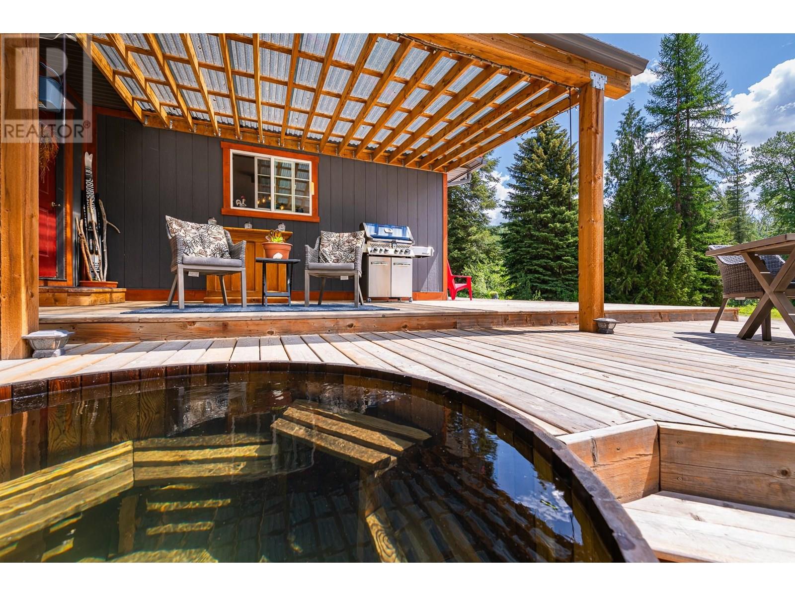 7957 3 Highway, Yahk, British Columbia  V0B 2P0 - Photo 6 - 10352480