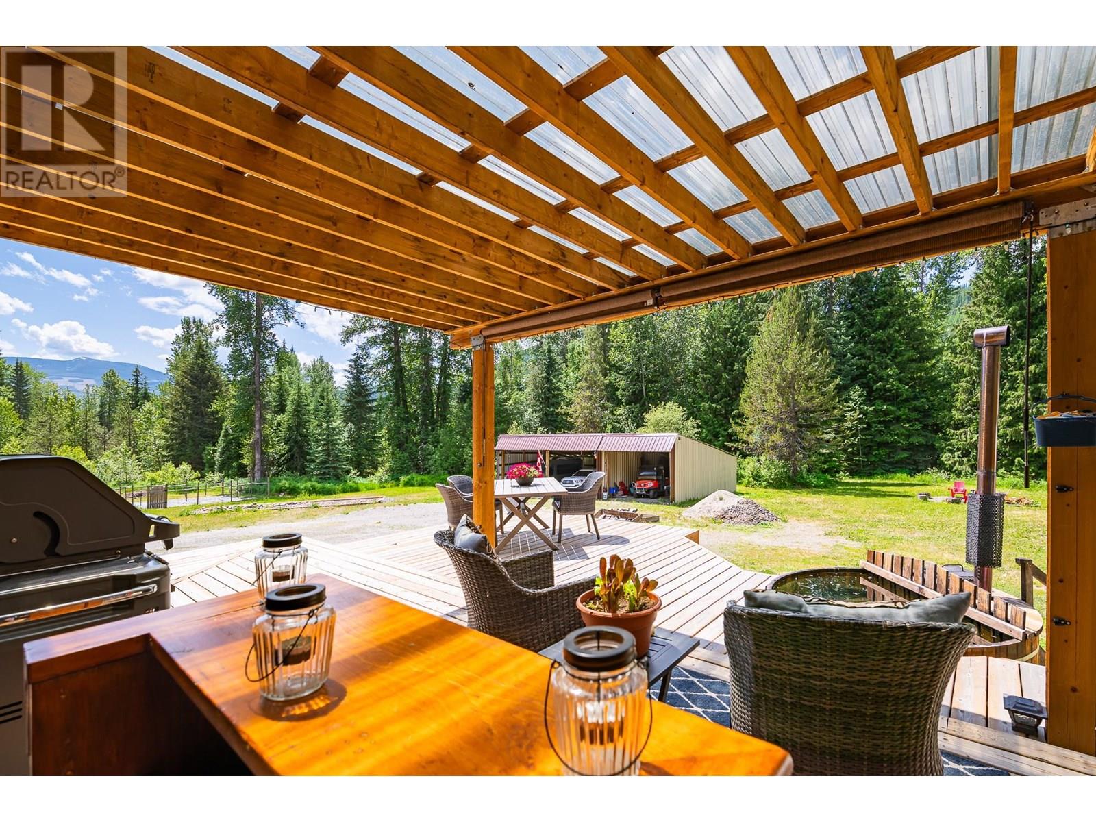 7957 3 Highway, Yahk, British Columbia  V0B 2P0 - Photo 4 - 10352480