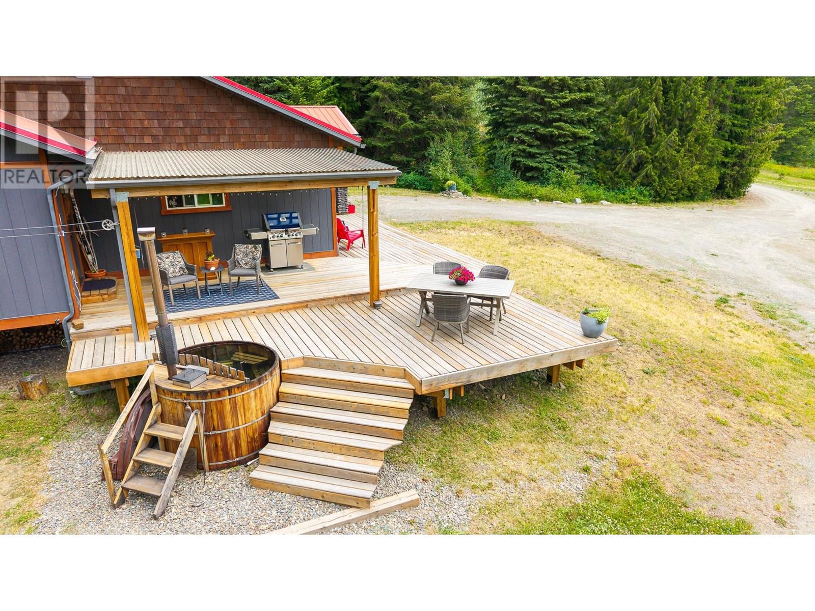 7957 3 Highway, Yahk, British Columbia  V0B 2P0 - Photo 8 - 10352480