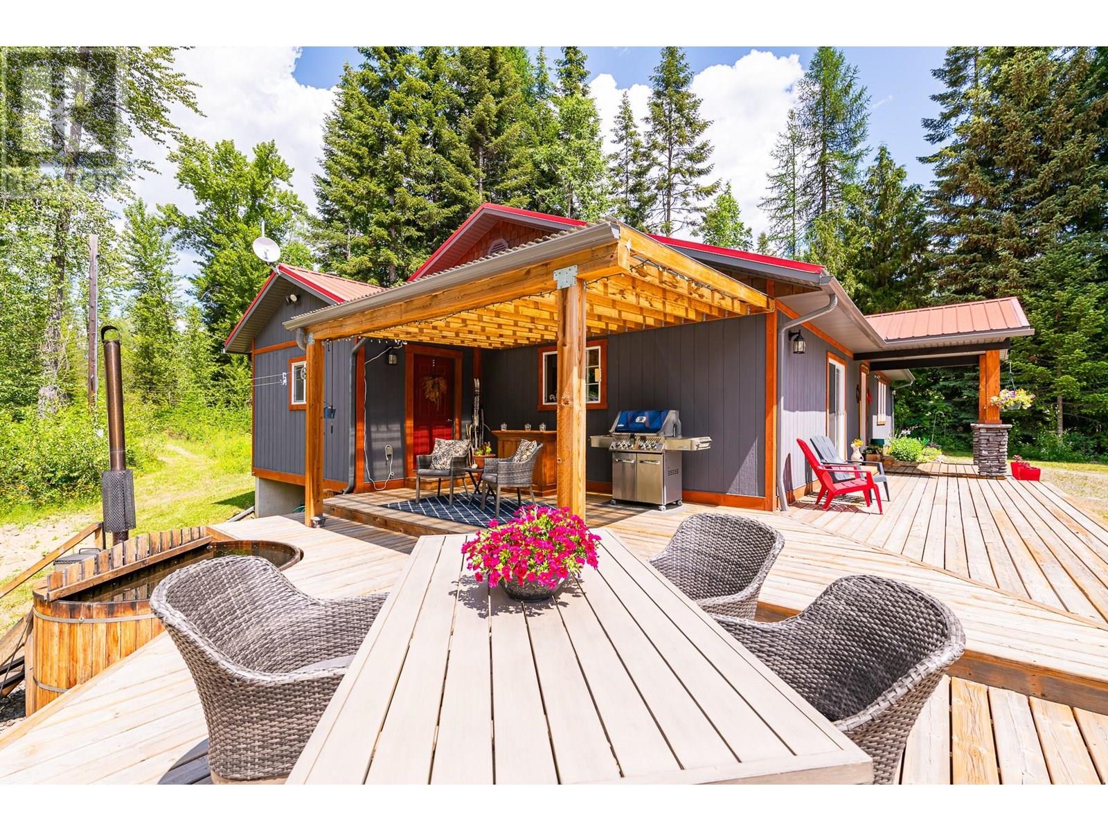 7957 3 Highway, Yahk, British Columbia  V0B 2P0 - Photo 7 - 10352480