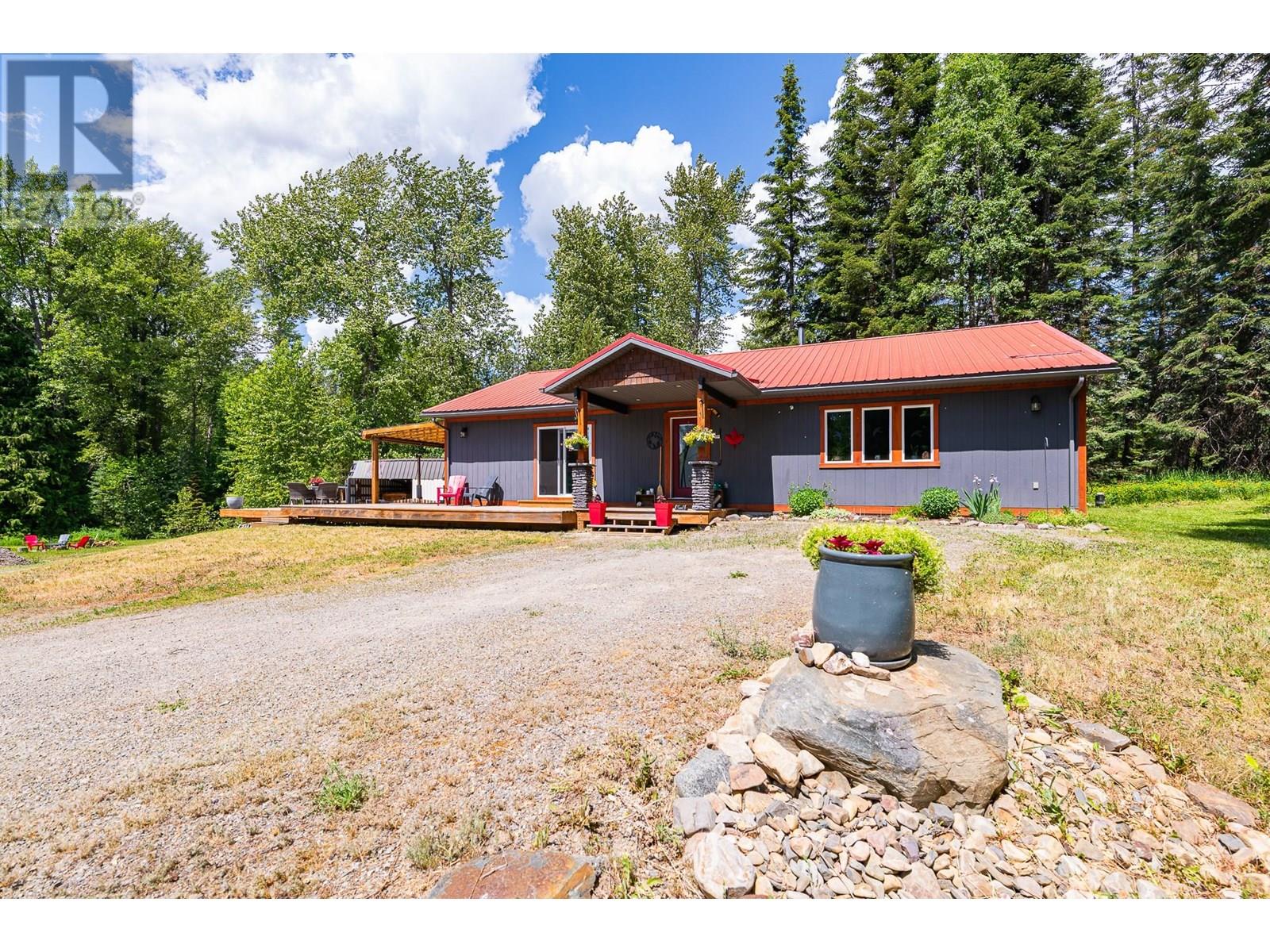 7957 3 Highway, Yahk, British Columbia  V0B 2P0 - Photo 2 - 10352480