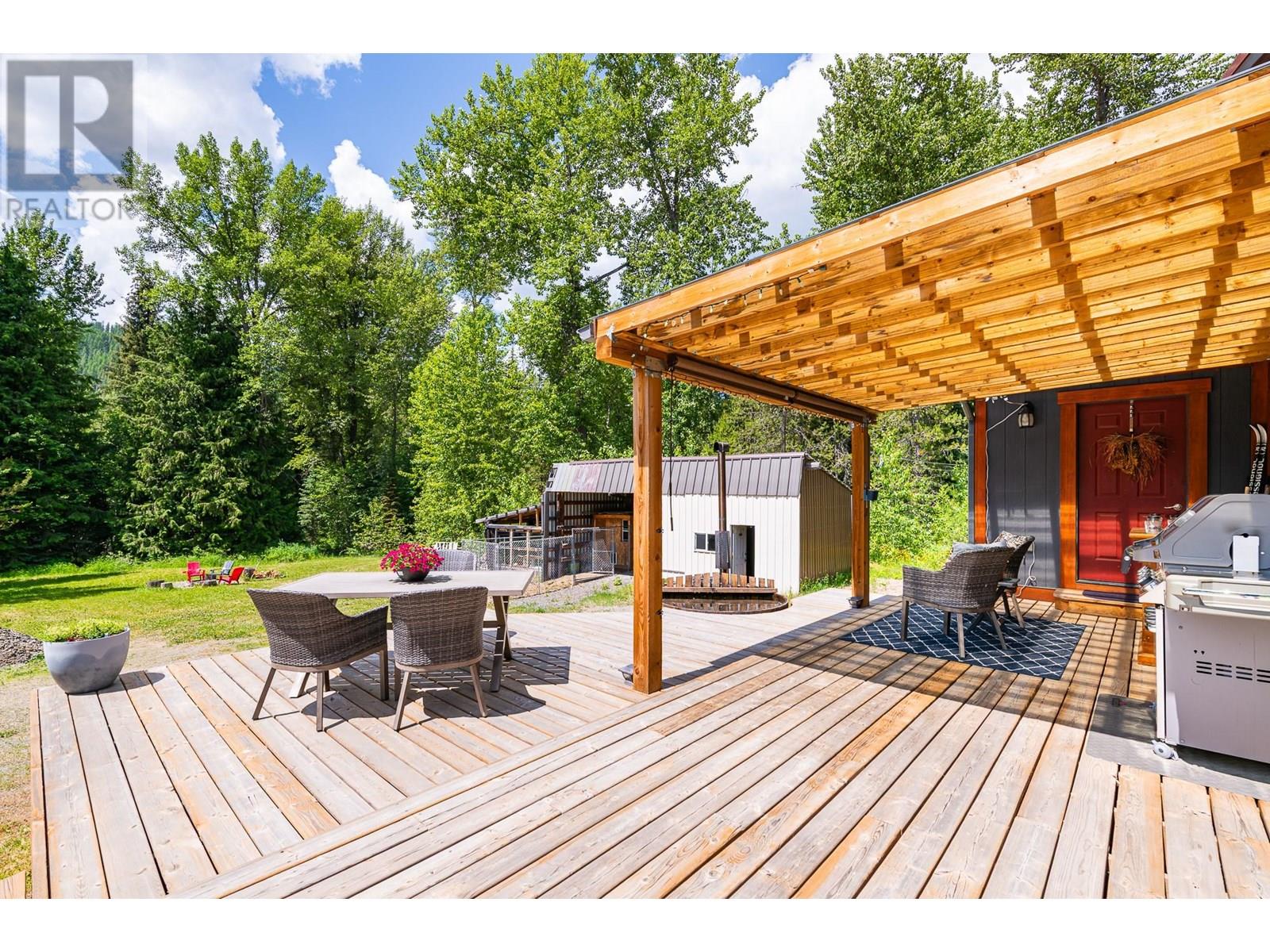 7957 3 Highway, Yahk, British Columbia  V0B 2P0 - Photo 3 - 10352480