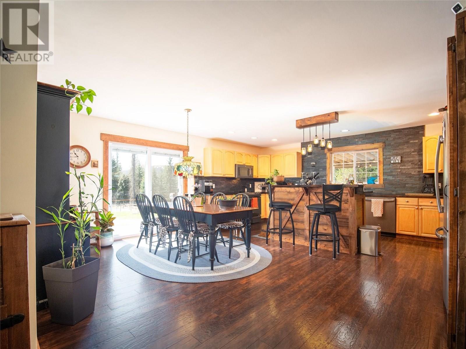 7957 3 Highway, Yahk, British Columbia  V0B 2P0 - Photo 14 - 10352480