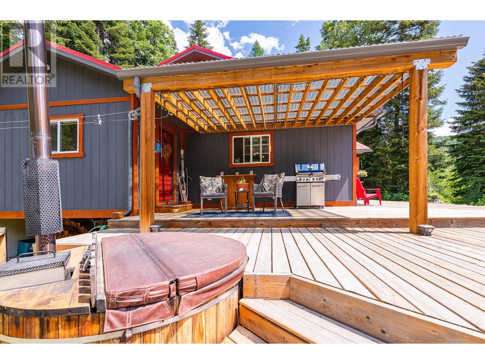 7957 3 Highway, Yahk, British Columbia  V0B 2P0 - Photo 5 - 10352480