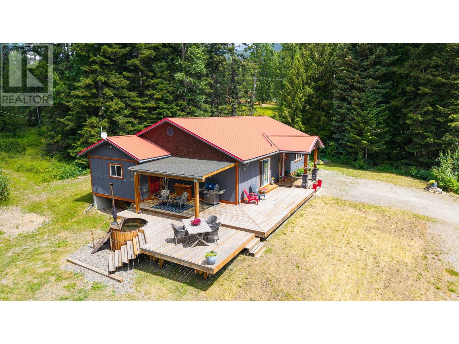 7957 3 Highway, Yahk, British Columbia  V0B 2P0 - Photo 1 - 10352480