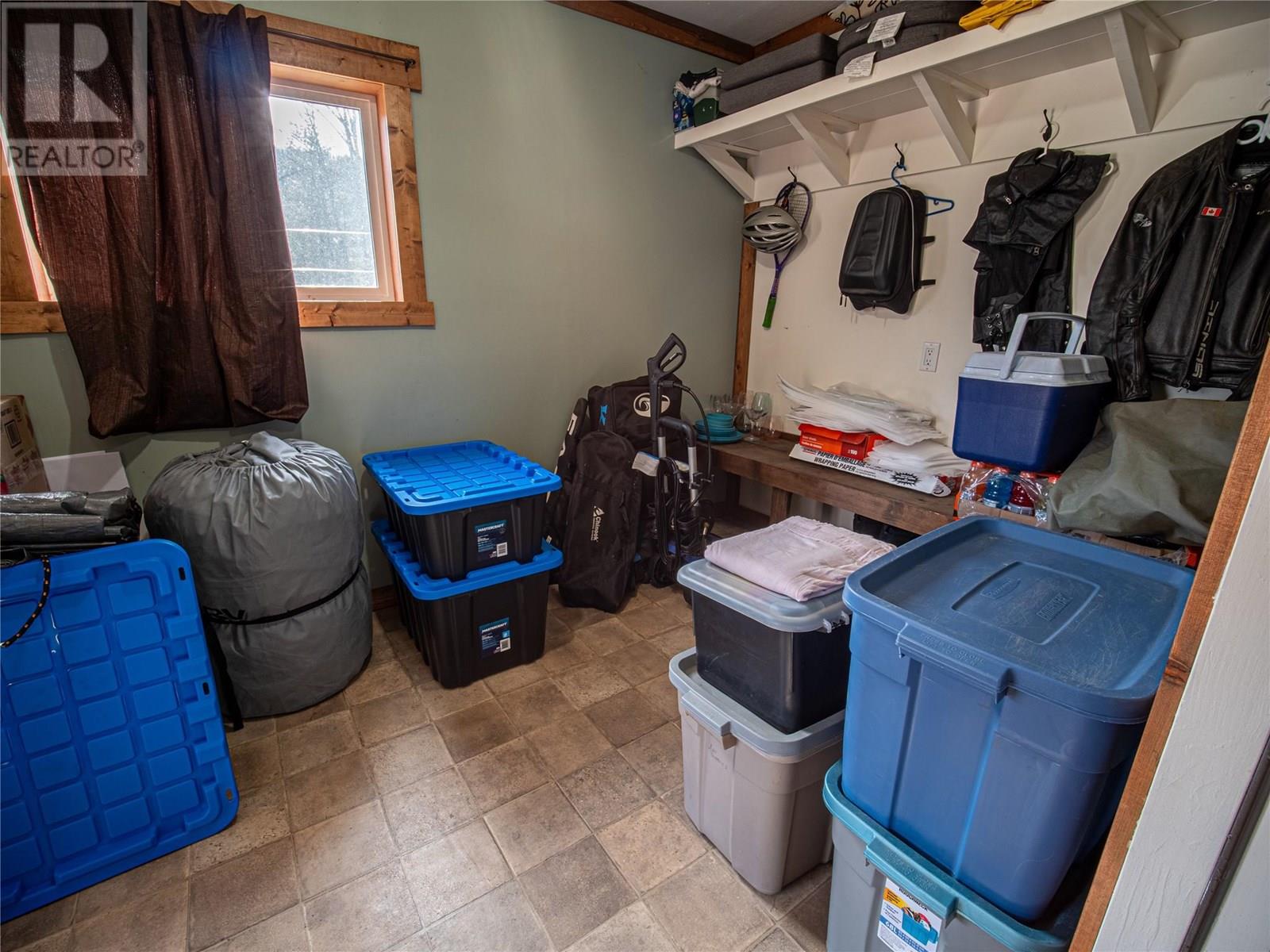 7957 3 Highway, Yahk, British Columbia  V0B 2P0 - Photo 32 - 10352480