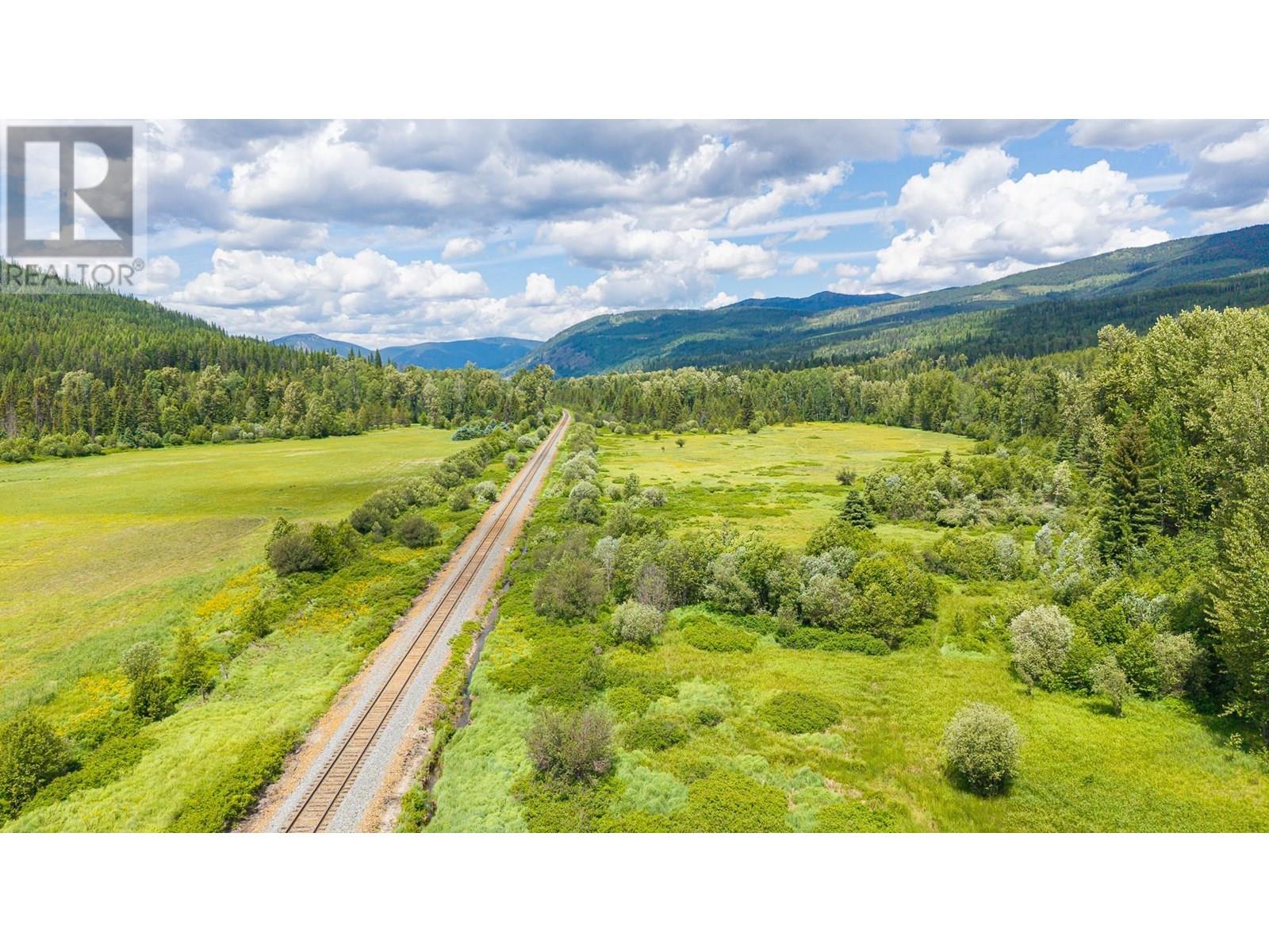 7957 3 Highway, Yahk, British Columbia  V0B 2P0 - Photo 41 - 10352480