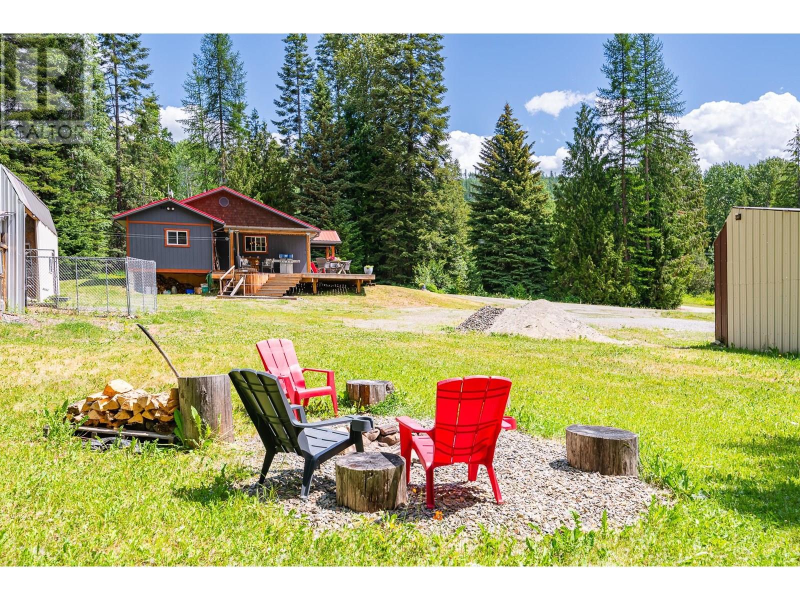 7957 3 Highway, Yahk, British Columbia  V0B 2P0 - Photo 33 - 10352480