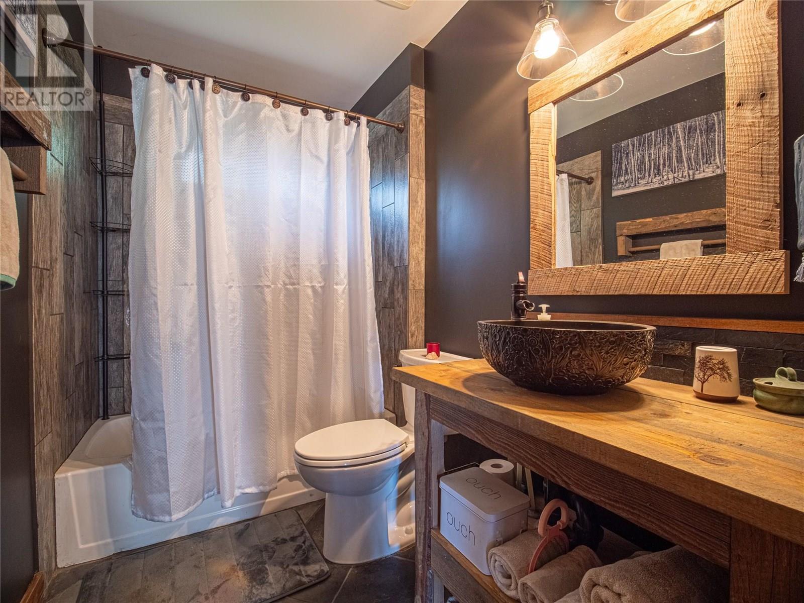 7957 3 Highway, Yahk, British Columbia  V0B 2P0 - Photo 27 - 10352480