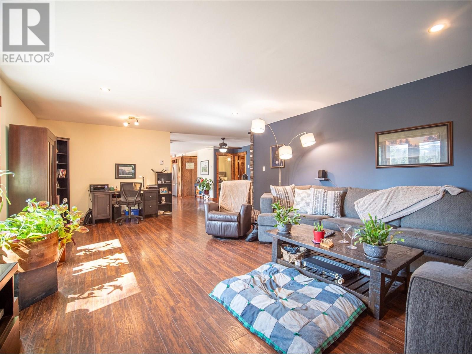 7957 3 Highway, Yahk, British Columbia  V0B 2P0 - Photo 22 - 10352480