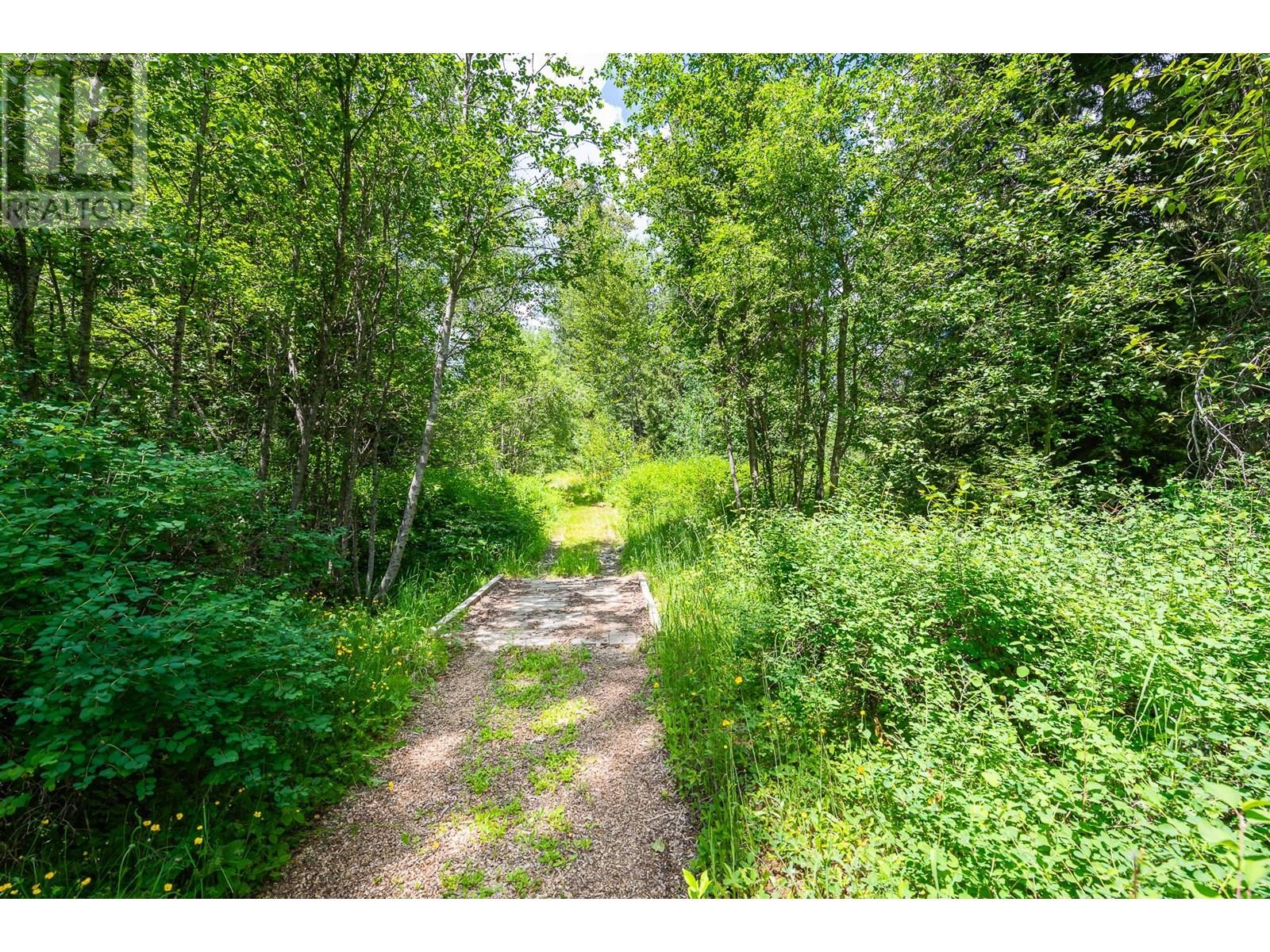 7957 3 Highway, Yahk, British Columbia  V0B 2P0 - Photo 35 - 10352480