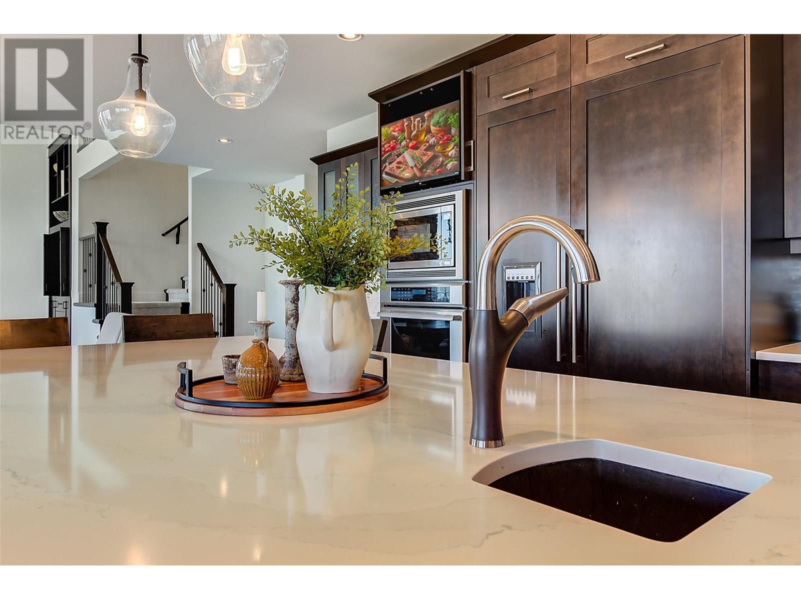 716 Kuipers Crescent, Kelowna, British Columbia  V1W 5B2 - Photo 26 - 10347239