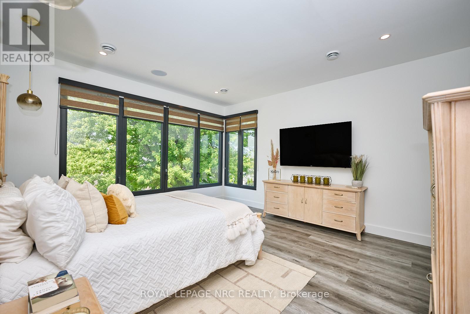 10 Pawling Street, St. Catharines (Port Dalhousie), Ontario  L2N 5M2 - Photo 23 - X12232214