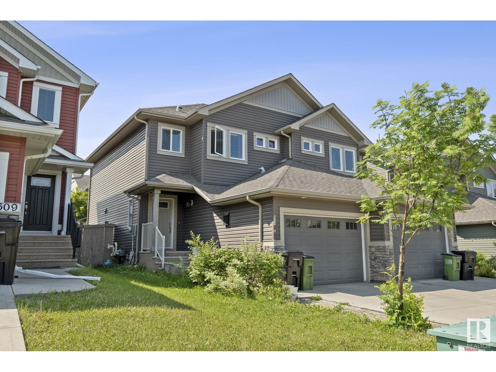 Property at 611 40 AV NW image 2