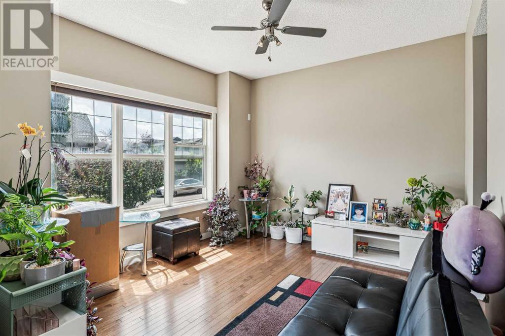 Property at 109 Elgin Meadows Manor SE image 4