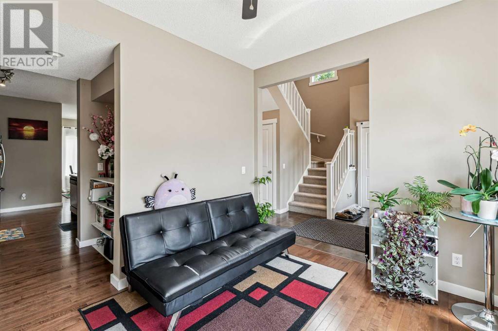Property at 109 Elgin Meadows Manor SE image 5