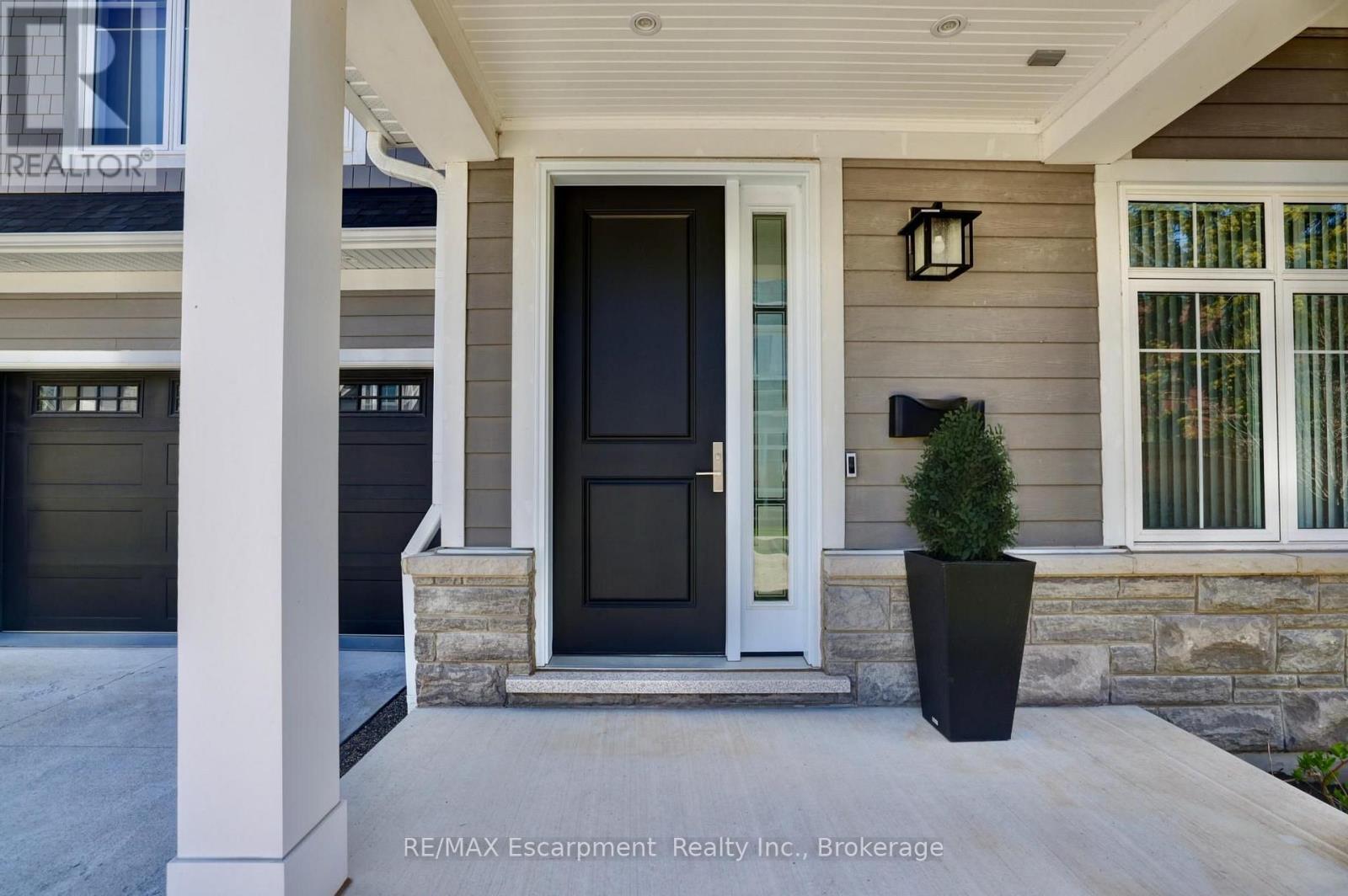 Property at 4 - 2134 NEW STREET image 3