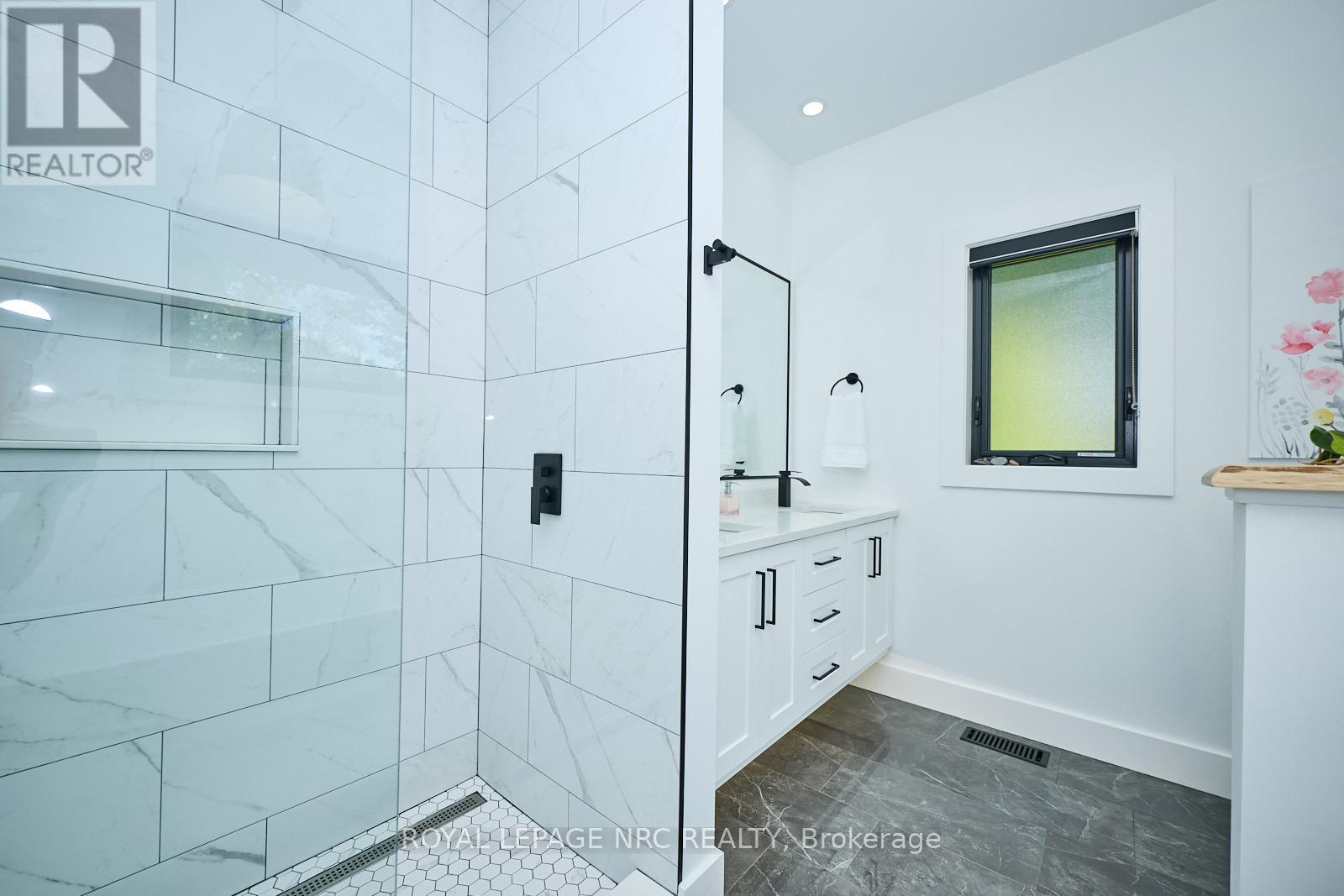 62 Bacon Lane, Pelham, Ontario  L3C 3E6 - Photo 29 - X12236779