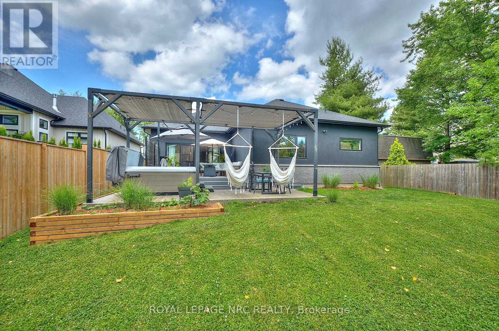 62 Bacon Lane, Pelham, Ontario  L3C 3E6 - Photo 9 - X12236779