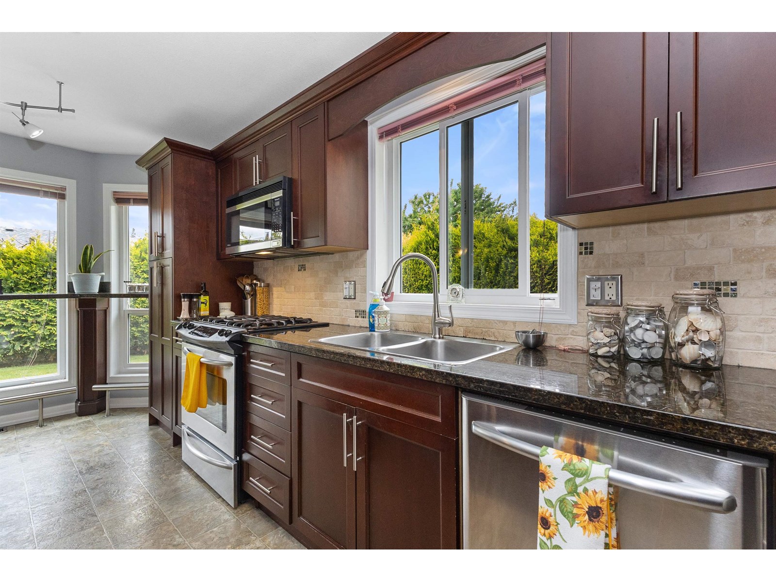 Property at 34654 DUNSMUIR COURT image 5