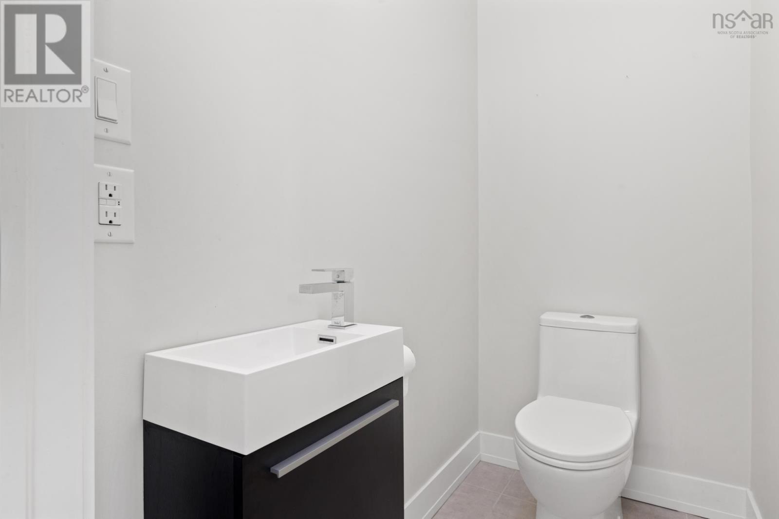 Property at 395 Fleetview Drive image 4