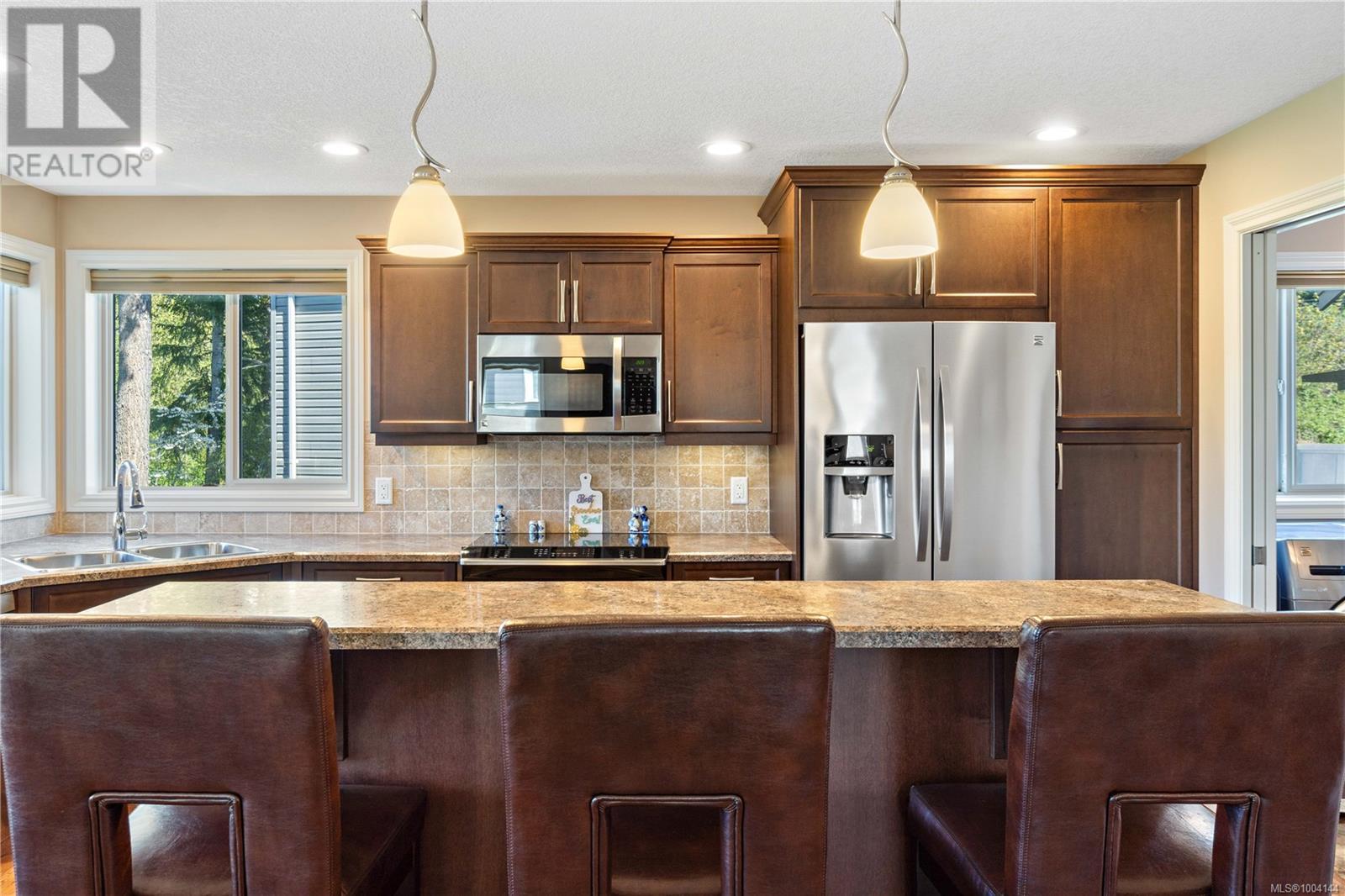 Property at 2130 Village Dr image 5