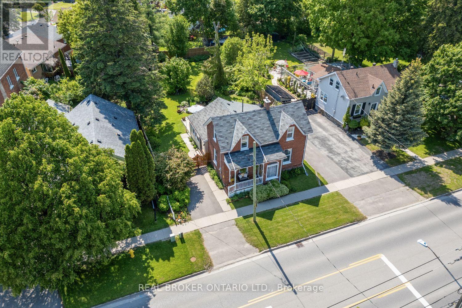 Property at 42 LIBERTY STREET N image 4