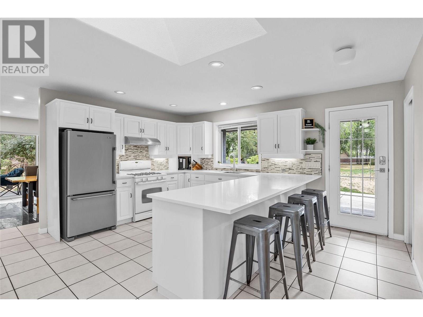 Property at 11591 Turtle Bay Court image 4